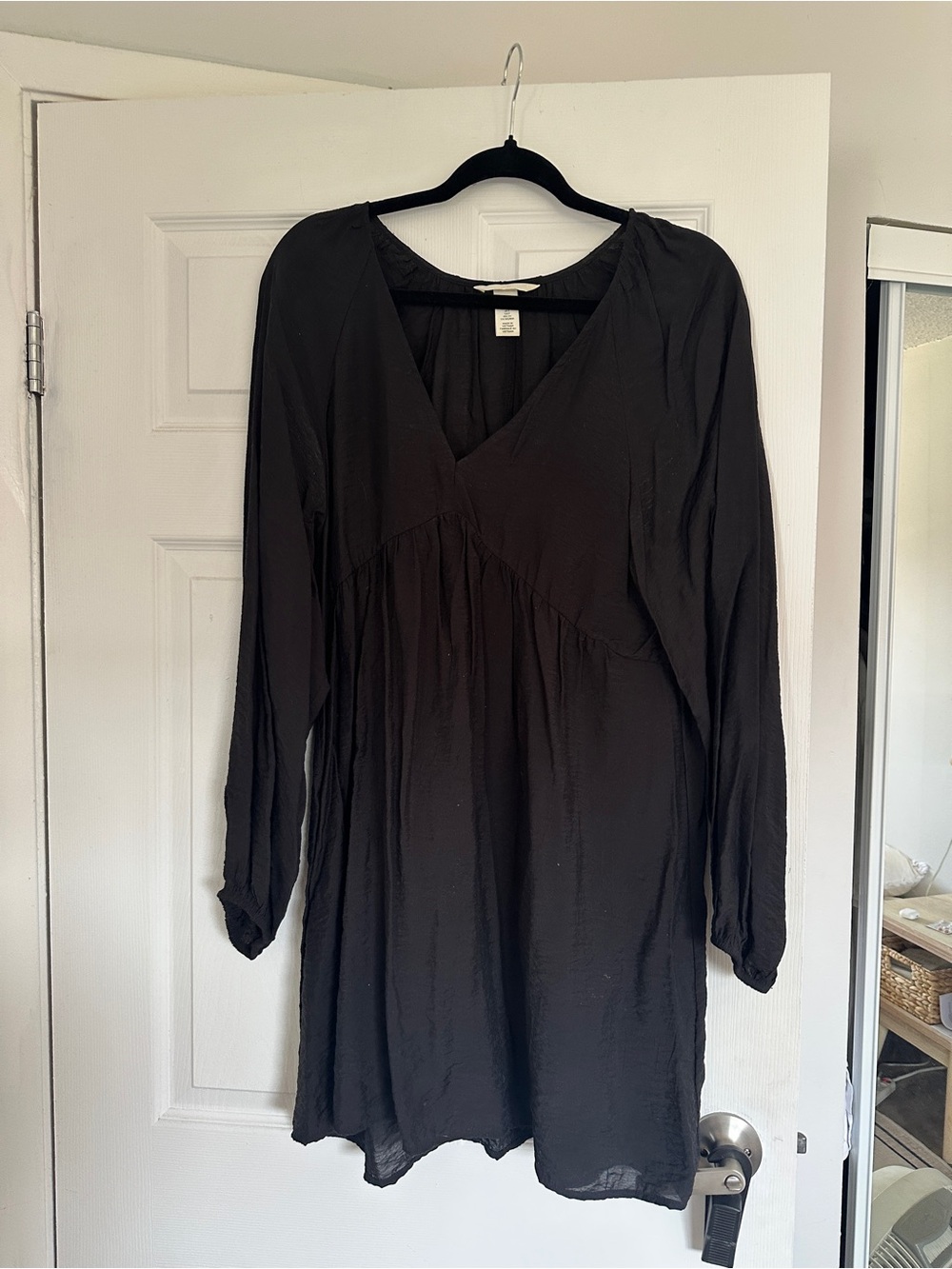 Black V-Neck Long Sleeve Tunic